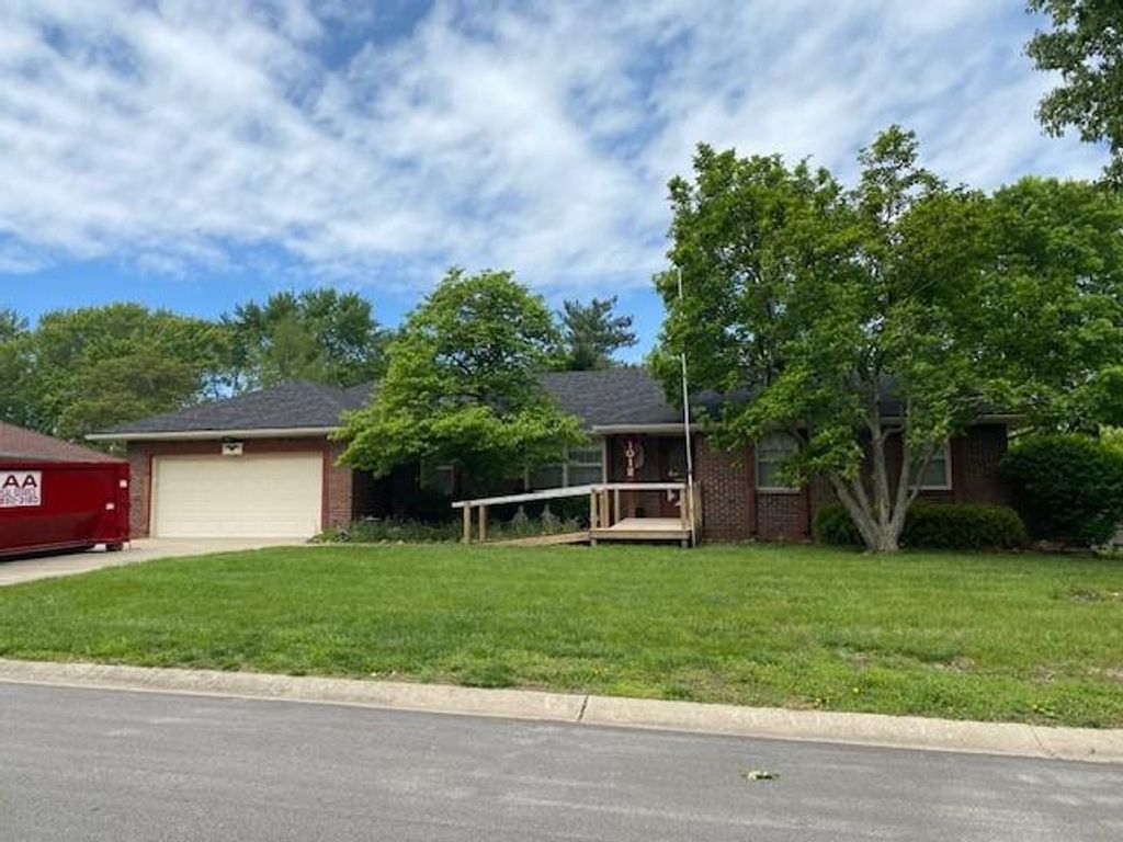 1012 SE 2nd Terrace, Lee's Summit, MO 64063