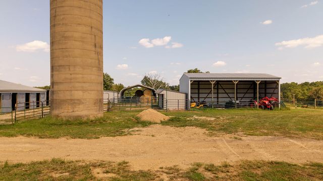 4092 County Road 1690, Willow Springs, MO 65793