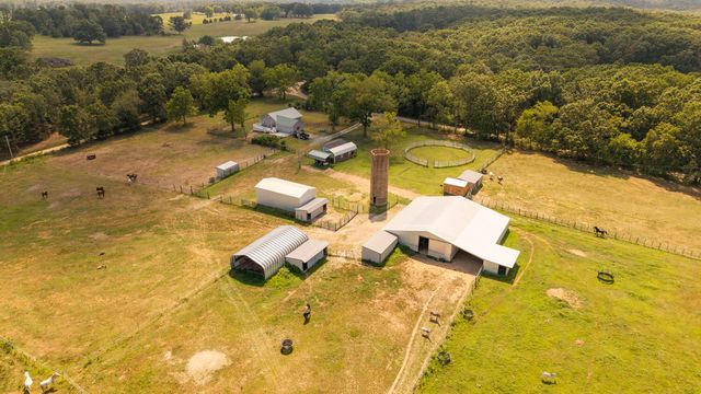 4092 County Road 1690, Willow Springs, MO 65793