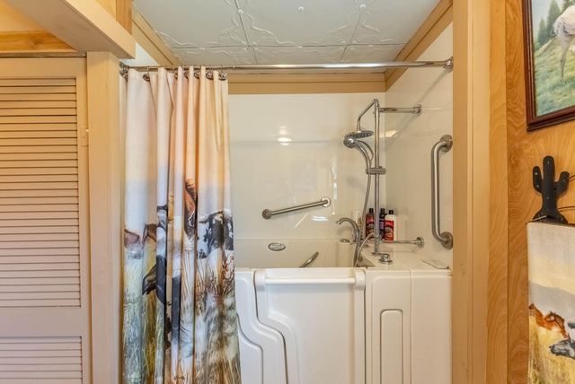 4092 County Road 1690, Willow Springs, MO 65793