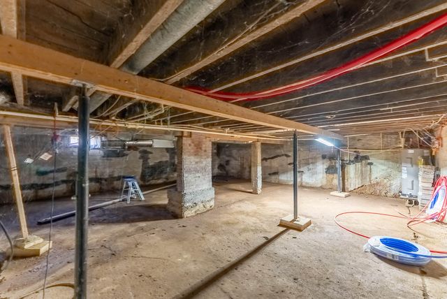 4092 County Road 1690, Willow Springs, MO 65793