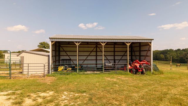 4092 County Road 1690, Willow Springs, MO 65793