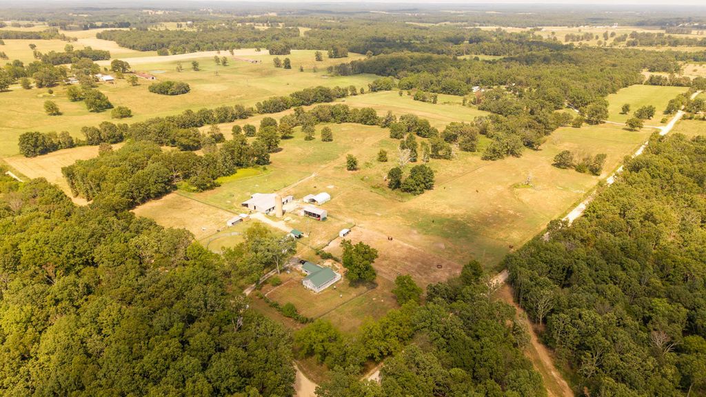 4092 County Road 1690, Willow Springs, MO 65793