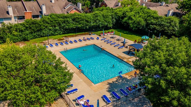 2005 S Finley Road 704, Lombard, IL 60148