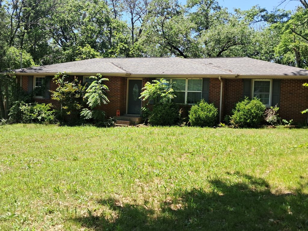 1020 S Graycroft Ave, Madison, TN 37115