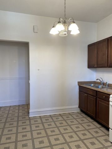 1548 W Highland Avenue W 2, Chicago, IL 60660