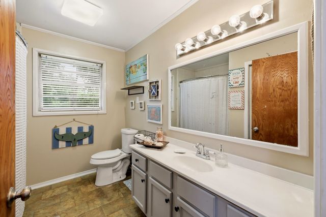 210 E Center St, White Oak, TX 75693