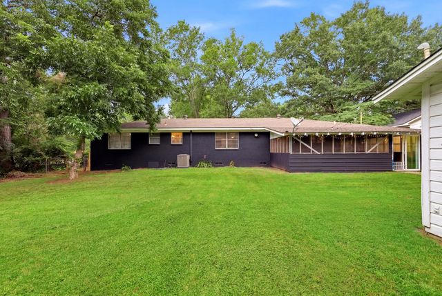 210 E Center St, White Oak, TX 75693
