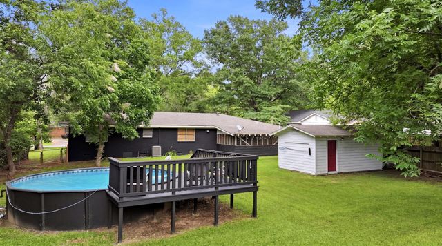 210 E Center St, White Oak, TX 75693