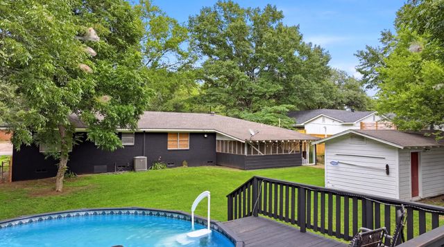 210 E Center St, White Oak, TX 75693