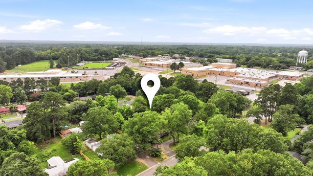 210 E Center St, White Oak, TX 75693