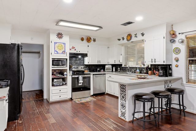 210 E Center St, White Oak, TX 75693