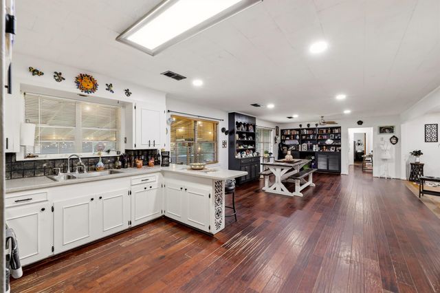 210 E Center St, White Oak, TX 75693