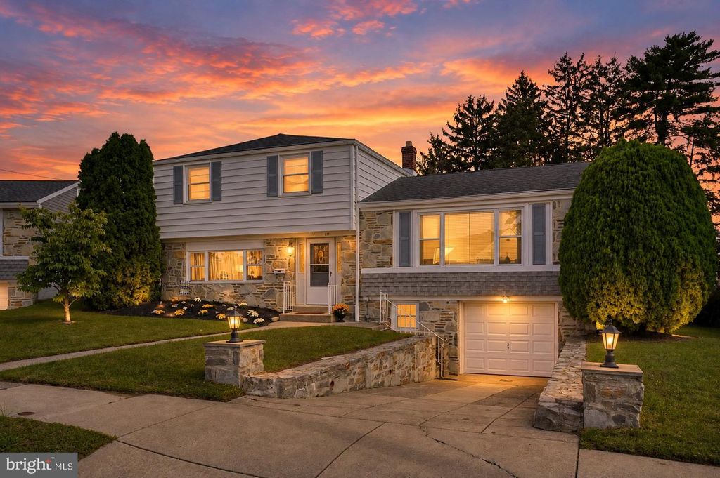 817 RENNARD CIR, PHILADELPHIA, PA 19116 — exterior