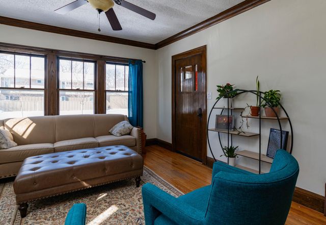 4323 4th Avenue S, Minneapolis, MN 55409