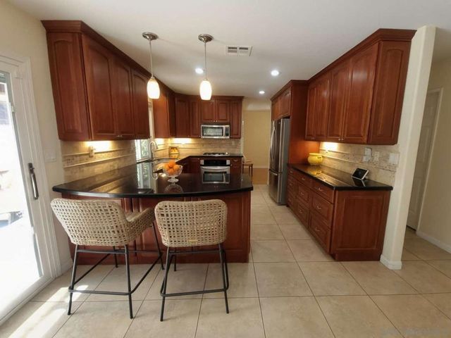 663 Hillhaven Dr, San Marcos, CA 92078