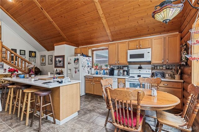 9609 Wolf Creek Road, Lexington, IN 47138