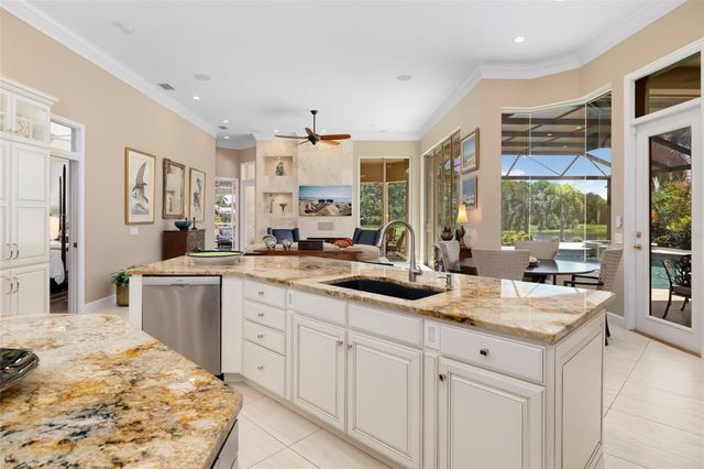 7215 CHATSWORTH COURT, Bradenton, FL 34201
