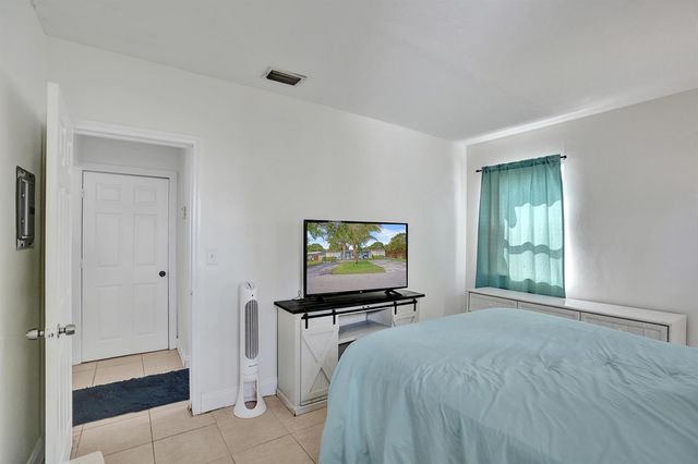 2461 NE 20th Avenue, Lighthouse Point, FL 33064