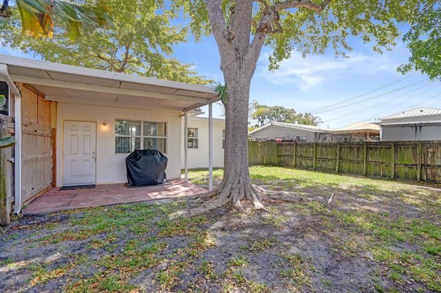 2461 NE 20th Avenue, Lighthouse Point, FL 33064