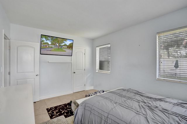 2461 NE 20th Avenue, Lighthouse Point, FL 33064