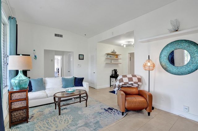 2461 NE 20th Avenue, Lighthouse Point, FL 33064