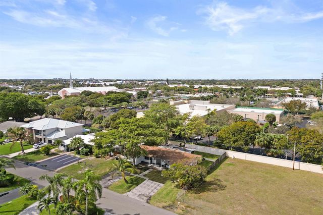 2461 NE 20th Avenue, Lighthouse Point, FL 33064