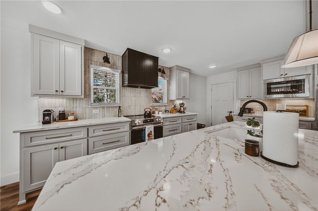 11 Kirkliston Lane, Bella Vista, AR 72715