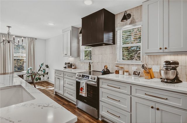 11 Kirkliston Lane, Bella Vista, AR 72715