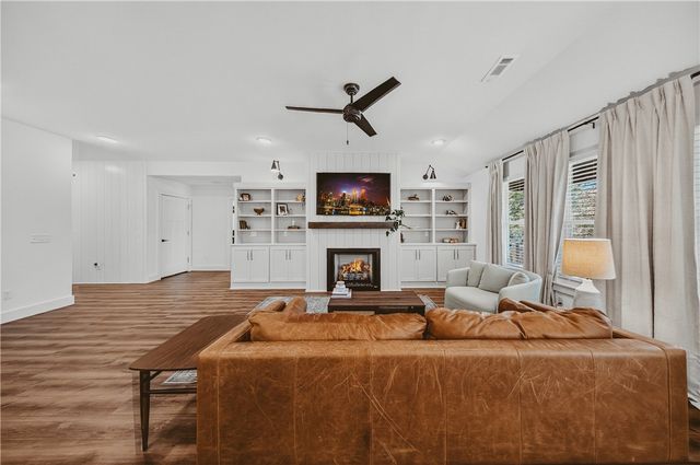 11 Kirkliston Lane, Bella Vista, AR 72715