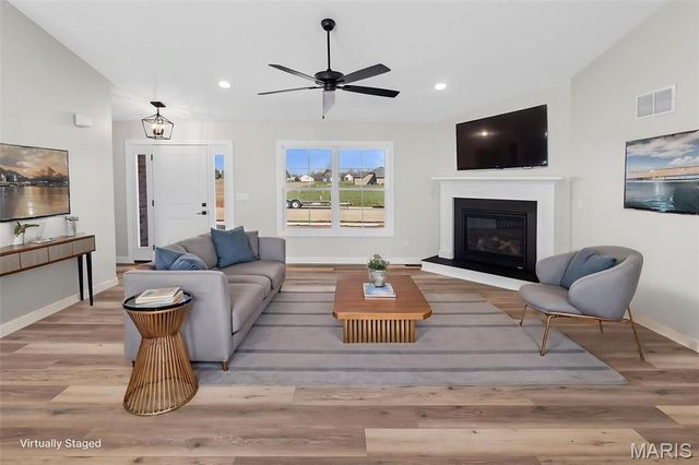 1009 Pennsylvania Avenue, New Baden, IL 62265