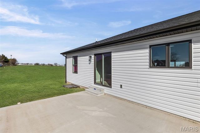 1009 Pennsylvania Avenue, New Baden, IL 62265