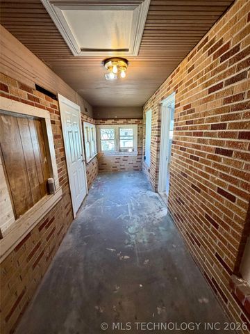 201 N 8th Avenue, Madill, OK 73446