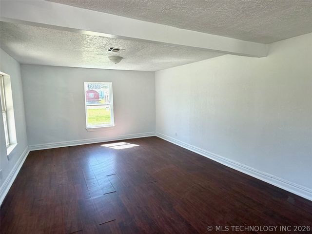 201 N 8th Avenue, Madill, OK 73446