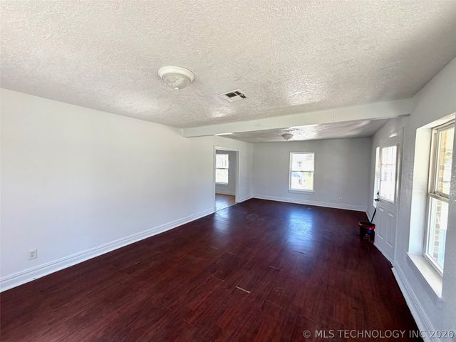 201 N 8th Avenue, Madill, OK 73446