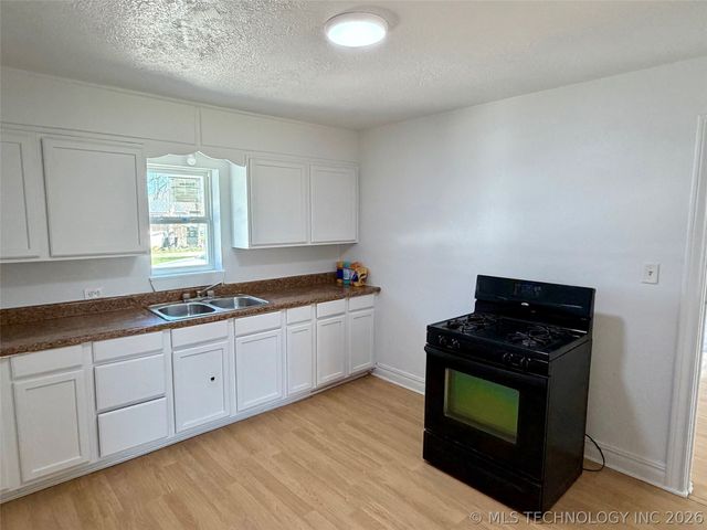 201 N 8th Avenue, Madill, OK 73446