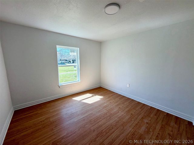 201 N 8th Avenue, Madill, OK 73446