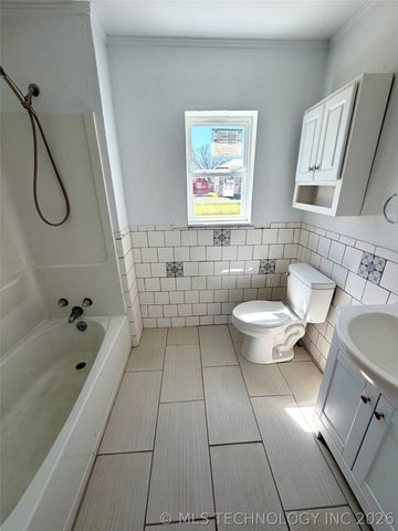 201 N 8th Avenue, Madill, OK 73446