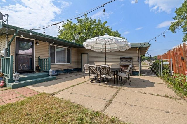 2512 6th St NW, Minot, ND 58703