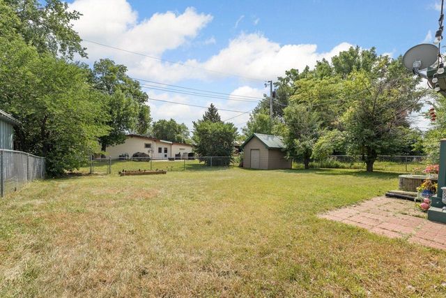 2512 6th St NW, Minot, ND 58703