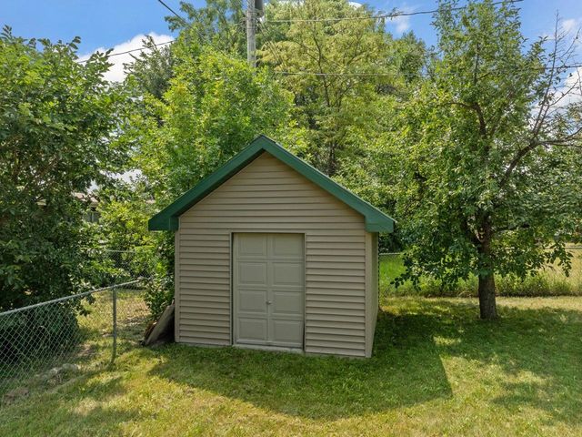 2512 6th St NW, Minot, ND 58703