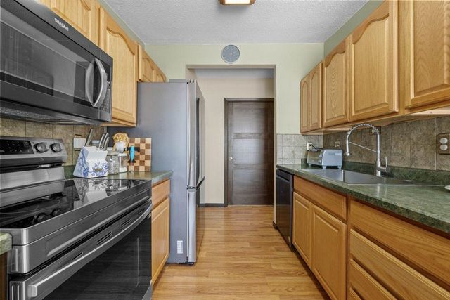 2512 6th St NW, Minot, ND 58703