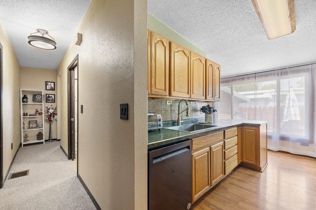 2512 6th St NW, Minot, ND 58703
