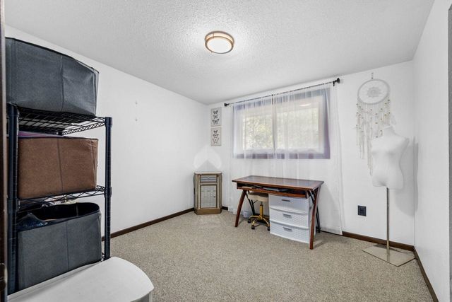 2512 6th St NW, Minot, ND 58703