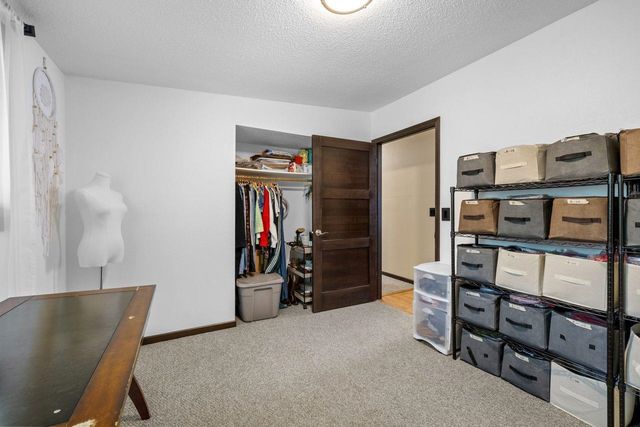 2512 6th St NW, Minot, ND 58703