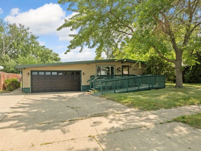2512 6th St NW, Minot, ND 58703