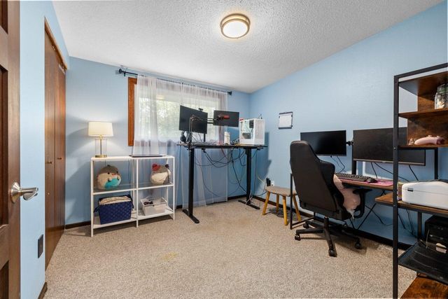 2512 6th St NW, Minot, ND 58703