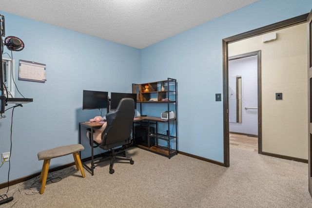 2512 6th St NW, Minot, ND 58703