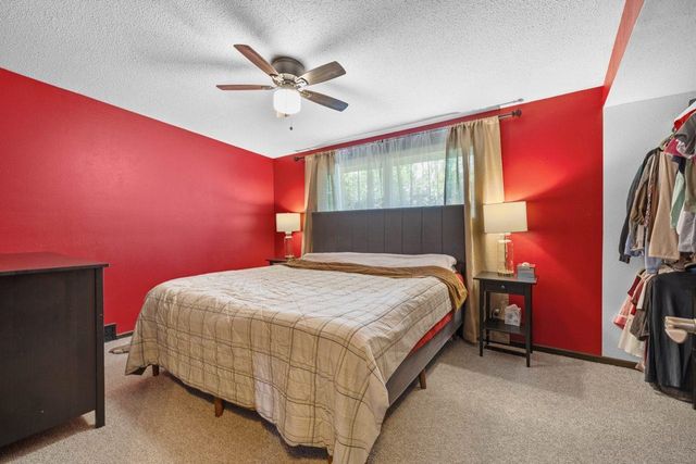 2512 6th St NW, Minot, ND 58703