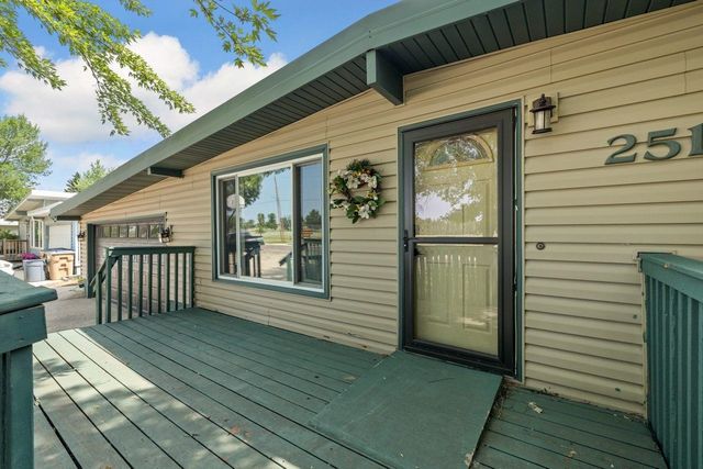 2512 6th St NW, Minot, ND 58703